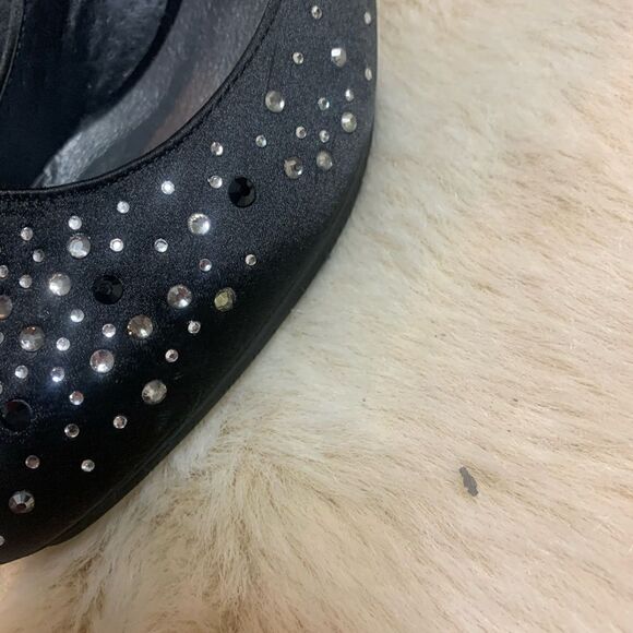 Menbur Black Heels with Rhinestone Toe Details size 8.5 - Picture 2 of 10